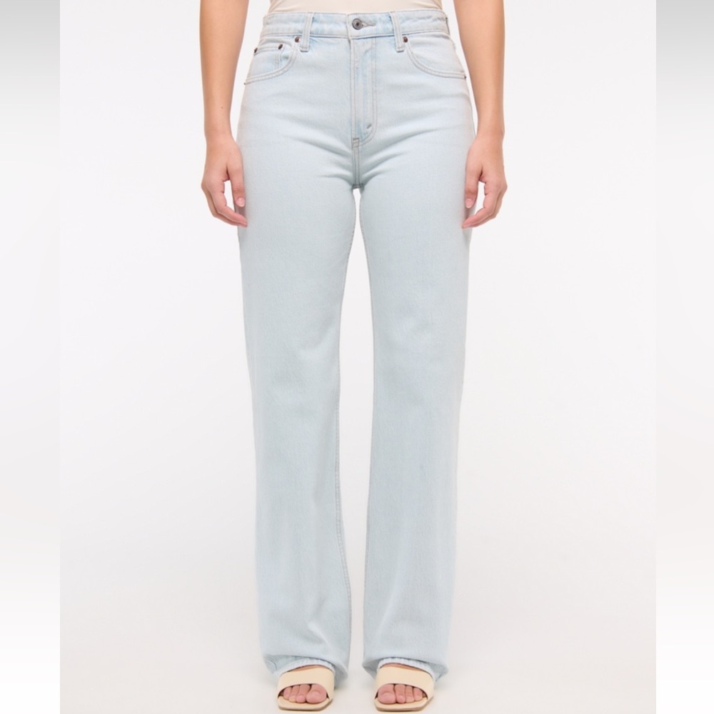 Abercrombie & Fitch Curve Love High Rise 90s Relaxed Jean - 27 Long - Light Wash